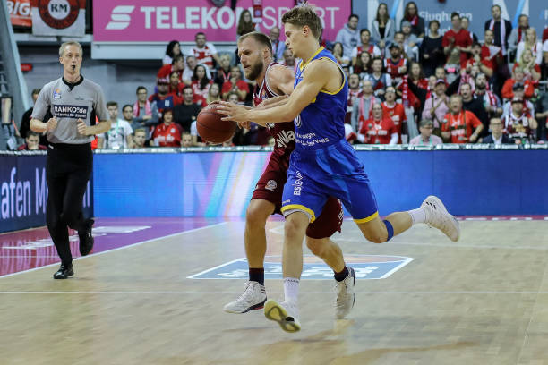 虽奋力反击 虽奋力反击